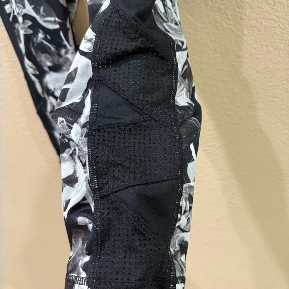 Ideology Black and White Floral Leggings- Women's Medium - Picture 3 of 3